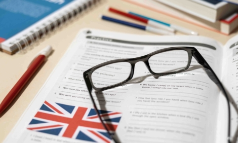 english-book-with-glasses-table